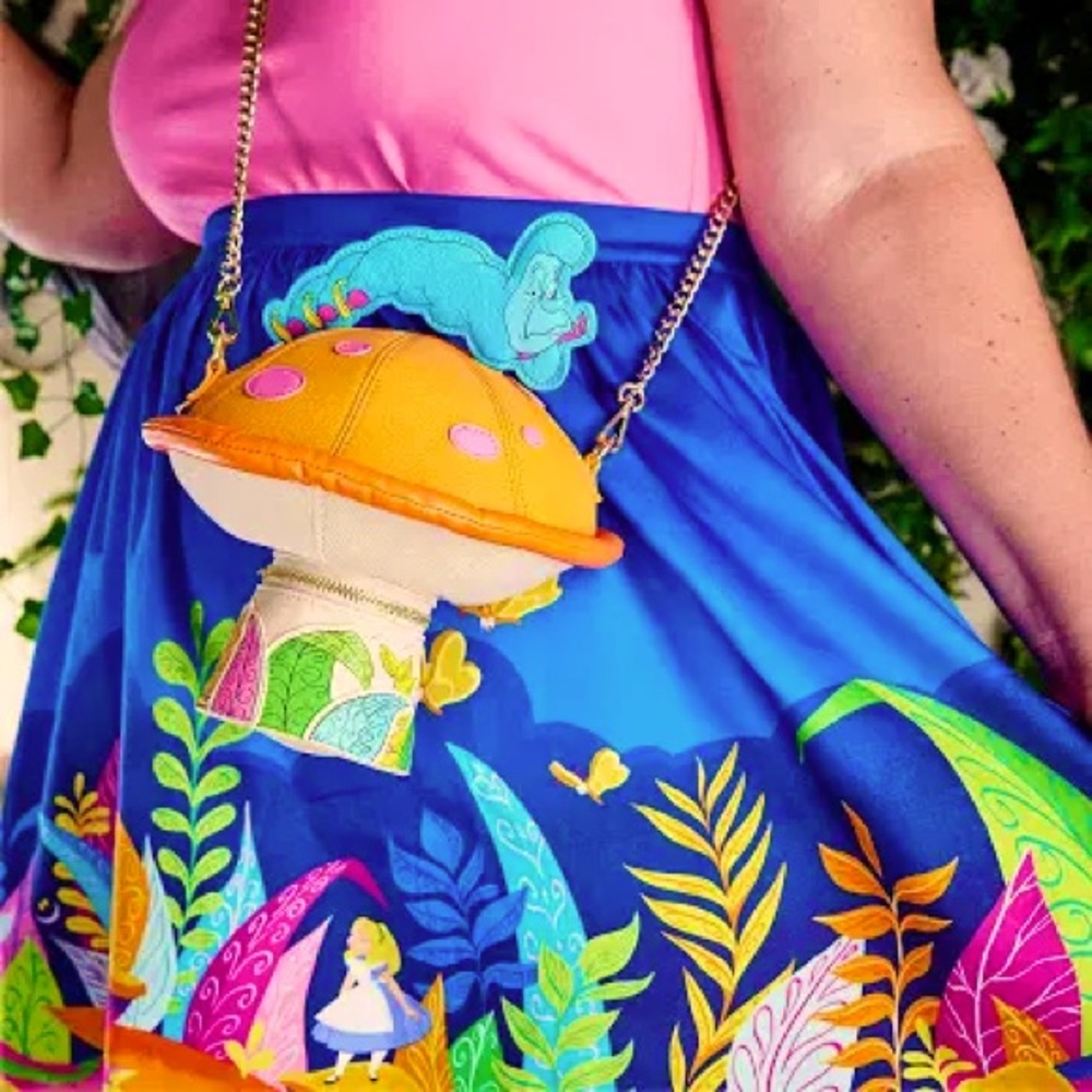 BNWT!✨🍄 Stitch Shoppe by Loungefly Disney Alice in Wonderland Crossbody bag